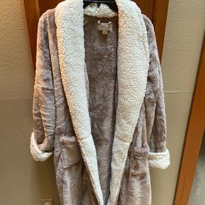 Nordstrom Lingerie Robe - never been worn!